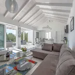 In With Pool Near The Sea Villa