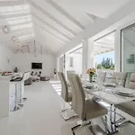 In With Pool Near The Sea Villa *