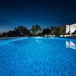 In With Pool Near The Sea * Debeljak