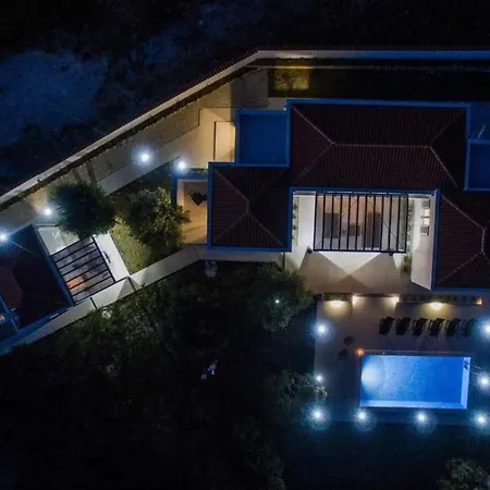 In With Pool Near The Sea Villa