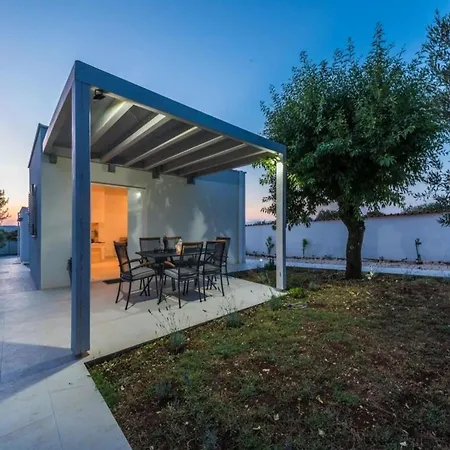 Villa In With Pool Near The Sea