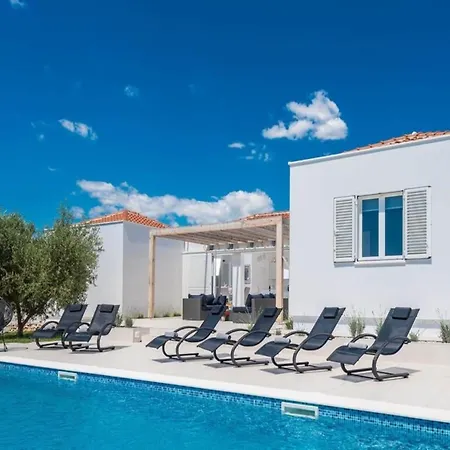 Luxurious In With Swimming Pool Vila