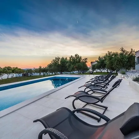 In With Pool Near The Sea