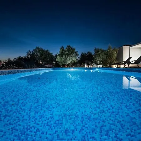 Luxurious In With Swimming Pool * Debeljak